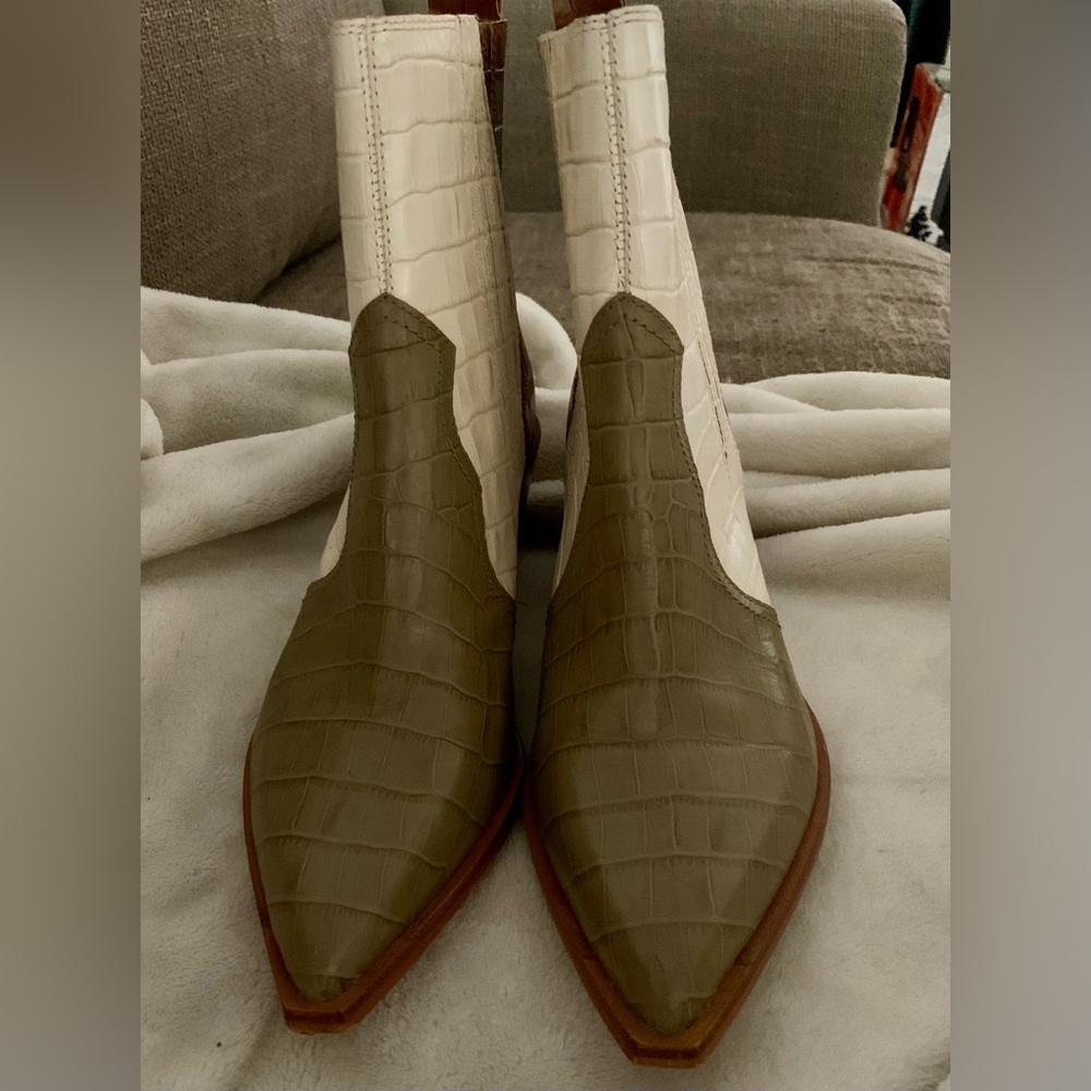 Dolce Vita Booties